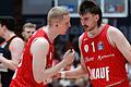 Collin Welp (links) und Zac Seljaas waren im vergangenen Jahr Teamkollegen bei den Würzburg Baskets und könnten am Freitag im Pokal-Achtelfinale gegen die BG Göttingen direkt aufeinandertreffen.
