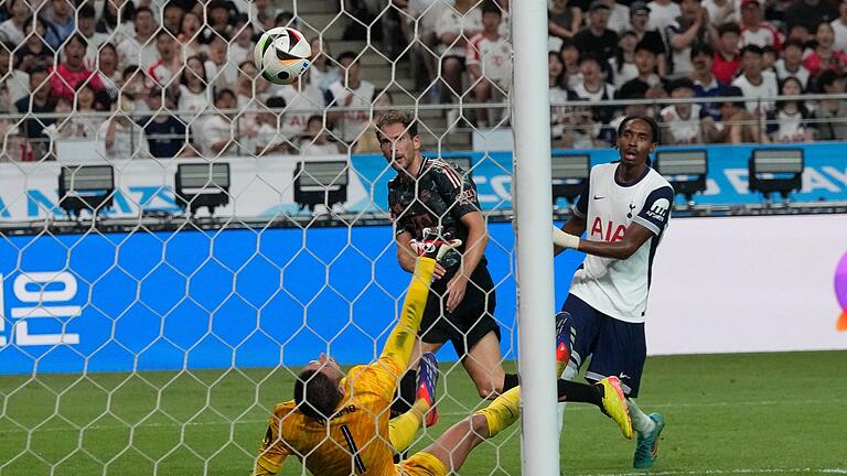 Testspiel FC Bayern München - Tottenham Hotspur       -  Leon Goretzka trifft im Nachschuss zum 2:0