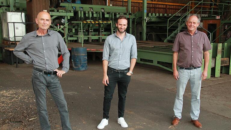 Das Geschäftsführerteam des Furnierwerks Kohl in Karlstadt, von links: Michael Kohl, Frederik Paul und Friedrich Kohl.
