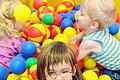 Städtische Betriebs-Kita Karlsruhe       -  Spielende Kinder sind längst nicht mehr überall willkommen im Urlaub.