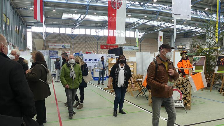 Gut besucht war die sechste Kommunale Energie- und Klimamesse in Dittelbrunn, nach längerer Corona-Abstinenz. Gut besucht war die sechste Kommunale Energie- und Klimamesse in Dittelbrunn, nach längerer Corona-Abstinenz.