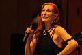 Ute Lemper, die Meisterin der Selbstinszenierung, auf der Bühne im Max-Littmann-Saal.  Foto: Susanne Will       -  Ute Lemper, die Meisterin der Selbstinszenierung, auf der Bühne im Max-Littmann-Saal.  Foto: Susanne Will