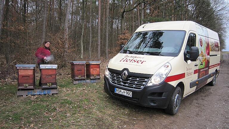 Für Fahrten zu ihren Bienenkästen nutzen die Heisers ausschließlich ihren Firmenwagen. Sie hoffen nun auf Hinweise auf ein fremdes Fahrzeug, das in der Nähe von Bienenkästen aufgefallen ist. Für Fahrten zu ihren Bienenkästen nutzen die Heisers ausschließlich ihren Firmenwagen. Sie hoffen nun auf Hinweise auf ein fremdes Fahrzeug, das in der Nähe von Bienenkästen aufgefallen ist.