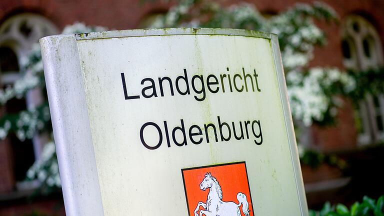 Landgericht Oldenburg       -  Ein ehemaliger Geschäftsführer des Steinhoff-Konzerns steht wegen Steuerbetrugs vor dem Landgericht Oldenburg. (Archivbild)