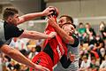 Ein derart zünftiges Zupacken (rechts hinten Waldbüttelbrunns Bastian Demel gegen Lohrs Spielertrainer Maximilian Schmitt) wie beim 24:24 wird es am Samstag nicht geben: Das Derby in der Handball-Bayernliga zwischen dem TSV Lohr und der DJK Waldbüttelbrunn wurde abgesagt.