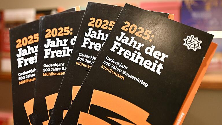 Die Thüringer Landesausstellung 'Freiheyt 1525 - 500 Jahre Bauernkrieg' findet vom 26. April bis 19. Oktober 2025 in Mühlhausen und in Bad Frankenhausen statt. Auch Ausstellungsstücke aus Giebelstadt werden hier präsentiert. Die Thüringer Landesausstellung 'Freiheyt 1525 - 500 Jahre Bauernkrieg' findet vom 26. April bis 19. Oktober 2025 in Mühlhausen und in Bad Frankenhausen statt. Auch Ausstellungsstücke aus Giebelstadt werden hier präsentiert.