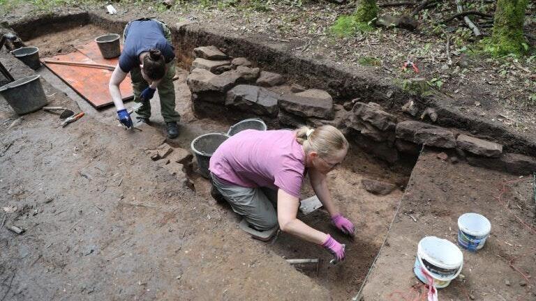 In Dorfprozelten (Lkr. Miltenberg) haben gerade die Ausgrabungen am sogenannten Lufthof, einem hochmittelalterlichen bis neuzeitlichen Wirtschaftshof, begonnen. In Dorfprozelten (Lkr. Miltenberg) haben gerade die Ausgrabungen am sogenannten Lufthof, einem hochmittelalterlichen bis neuzeitlichen Wirtschaftshof, begonnen. 