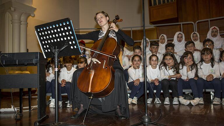 Konzert mit einem Chor aus Kindern syrischer Geflüchteter in Beirut. Konzert mit einem Chor aus Kindern syrischer Geflüchteter in Beirut.
