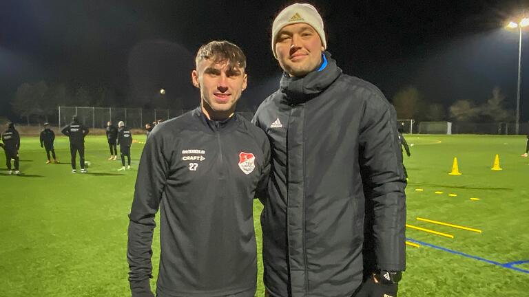 Aubstadts Trainer Julian Grell (rechts) und sein Neuzugang Pascal Moll