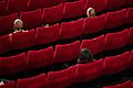 Zahlreiche leere Sitze in den Theatern: Offenbar ist der Ansturm auf die Kultur, der nach den Corona-Lockdowns erwartbar war, nicht eingetreten.