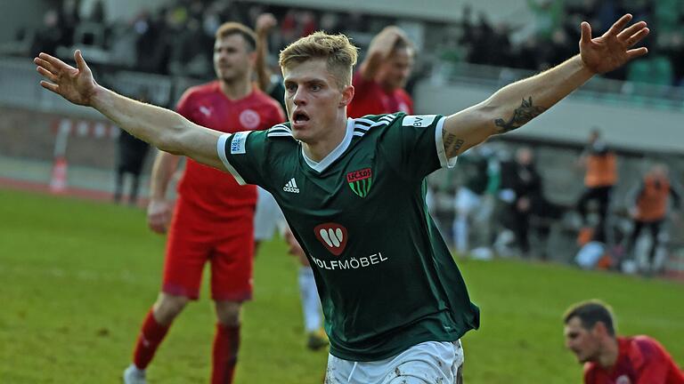Fraglos ein Höhepunkt seiner Laufbahn: Der eingewechselte Florian Pieper sorgt 2019 mit vier Toren gegen Rosenheim nach einem 0:3-Rückstand noch für einen 4:3-Sieg.