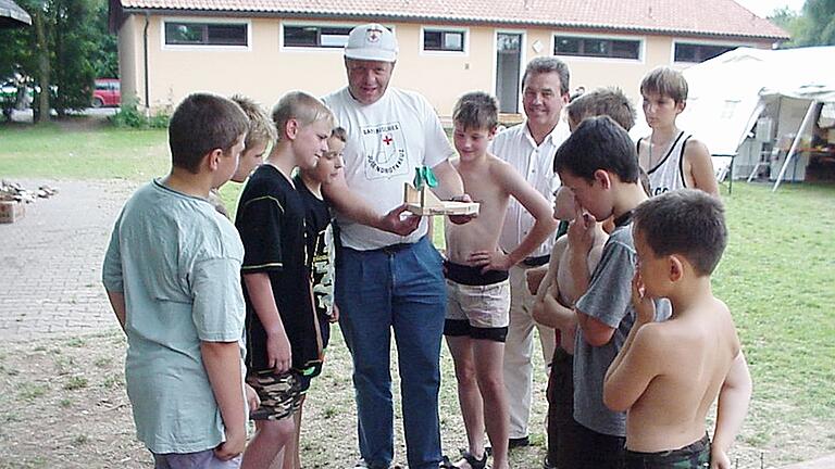 Lang, lang ist es her: Im Jahr 1999 entstand diese Aufnahme mit Ronny Petersen und Peter Schön (rechts) am Campingplatz in Sulzfeld.