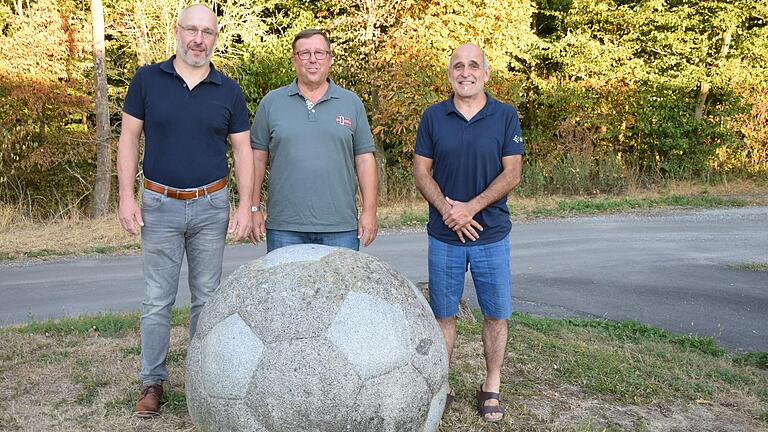 Die Verantwortlichen des SV 2010 Holzkirchen-Remlingen, der in zwei Wochen aufgelöst und durch eine Spielergemeinschaft mit neuem Namen ersetzt werden soll (von links): Jürgen Weiss, Jürgen Hannaske und Detlef Thielke.