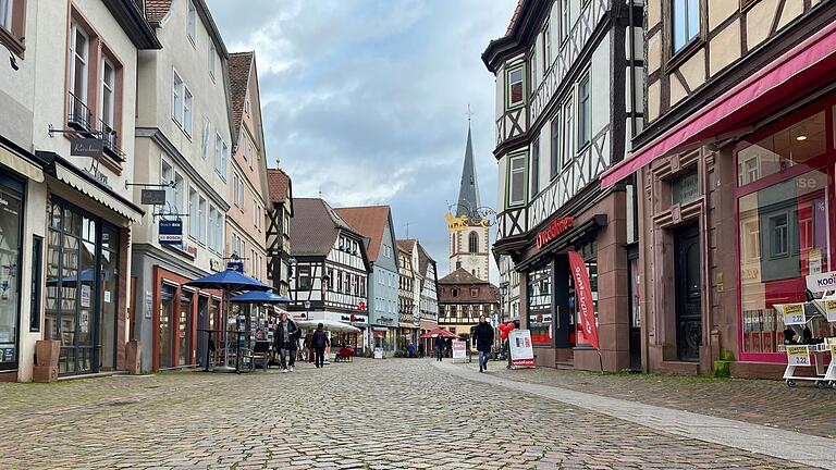 Wie viele andere kämpft auch die Lohrer Innenstadt gegen die Folgen des Strukturwandels im Handel. Nun beteiligt sich die Stadt an einem interkommunalen Projekt mit dem Ziel, die Frequenz in der Innenstadt zu steigern und Leerstände zu vermeiden beziehungsweise zu beseitigen.