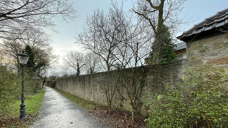Die Stadtmauer, wie hier an der Östlichen Allee, macht den besonderen Charme der Stadt aus. Eine große Herausforderung ist der Unterhalt des Baudenkmals mit seinen beiden Mauerringen und einer Länge von mehr als zwei Kilometer. Die Stadtmauer, wie hier an der Östlichen Allee, macht den besonderen Charme der Stadt aus. Eine große Herausforderung ist der Unterhalt des Baudenkmals mit seinen beiden Mauerringen und einer Länge von mehr als zwei Kilometer.
