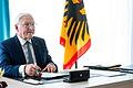 Die Unterschrift des Bundespräsidenten, hier Frank-Walter Steinmeier, ziert die 'Ehrenurkunden' der Bundesjugendspiele. Unser Autor hat nie eine bekommen.