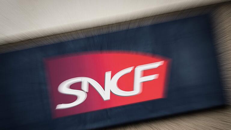 Vor Olympia: Brandanschläge auf Schnellzugnetz in Frankreich - Schnellzug-Anlagen des SNFC wurde von Unbekannten angegriffen. Vor Olympia: Brandanschläge auf Schnellzugnetz in Frankreich - Schnellzug-Anlagen des SNFC wurde von Unbekannten angegriffen.
