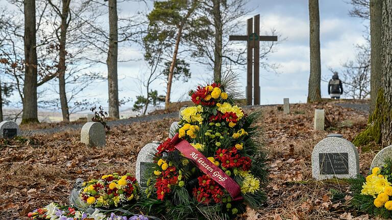 Der Naturfriedhof&nbsp; im Wald oberhalb von Alsleben ist feierliche Ruhestätte und&nbsp; Sehenswürdigkeit zugleich.