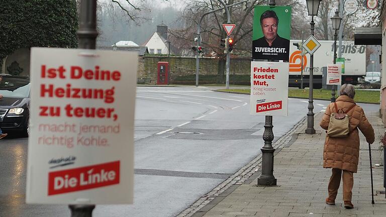 Seit Montag dominieren die Wahlplakate in Kitzingen – und schon gibt es Stress. Hier der Blick von der Falterstraße auf die B8. Seit Montag dominieren die Wahlplakate in Kitzingen – und schon gibt es Stress. Hier der Blick von der Falterstraße auf die B8.