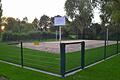 Das neue Beachvolleyballfeld ist fertig. Sobald der Rollrasen angewachsen ist, kann gespielt werden.