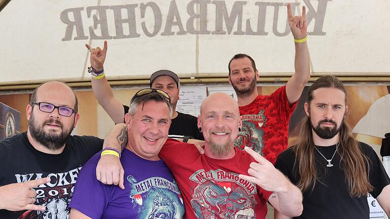 Klaus Gehr (rechts hinten) und sein Metalfranconia-Team betreuten den Bierstand. Klaus Gehr (rechts hinten) und sein Metalfranconia-Team betreuten den Bierstand.