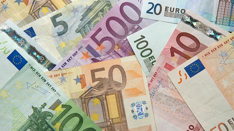 Euro-Geldscheine - Der Euro steigt auf höchsten Wert seit November. (Symbolbild) Euro-Geldscheine - Der Euro steigt auf höchsten Wert seit November. (Symbolbild)