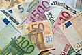 Euro-Geldscheine       -  Der Euro steigt auf höchsten Wert seit November. (Symbolbild)