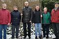 Die Gewinner des Streuobst-Quiz (von links): Birgit und Andreas Mantel, Sohn Maximilian und Mutter Helga Brunner für Karl Brunner zusammen mit den Vertretern des BN Ebern, Alexander Hippeli und Kurt Langer. Klaus Memmel holte seinen gewonnenen Baum später ab.