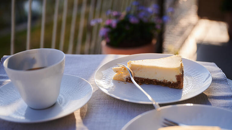 Gut ein Viertel isst seit Corona weniger Süßes.jpeg       -  Käsekuchen ist in Deutschland sehr beliebt, wie eine Umfrage zeigt.