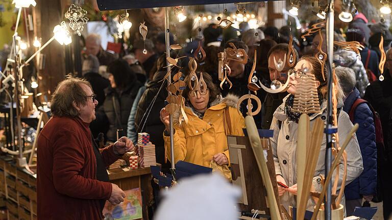 Den traditionellen Weihnachtsmarkt in Sommerhausen wird es 'in bisheriger Form sicher nicht geben', heißt es von der Tourist-Information des Ortes.