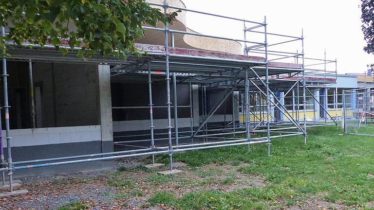 Soll bis zum Frühjahr fertiggestellt werden: Der Kindergarten-Anbau in Ebenhausen. Foto: Hans-Peter Hepp       -  Soll bis zum Frühjahr fertiggestellt werden: Der Kindergarten-Anbau in Ebenhausen. Foto: Hans-Peter Hepp