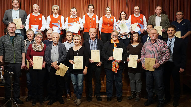 Zahlreiche Musiker und Unterstützer wurden vom Musikverein Hesselbach für ihre Treue zum Verein geehrt.