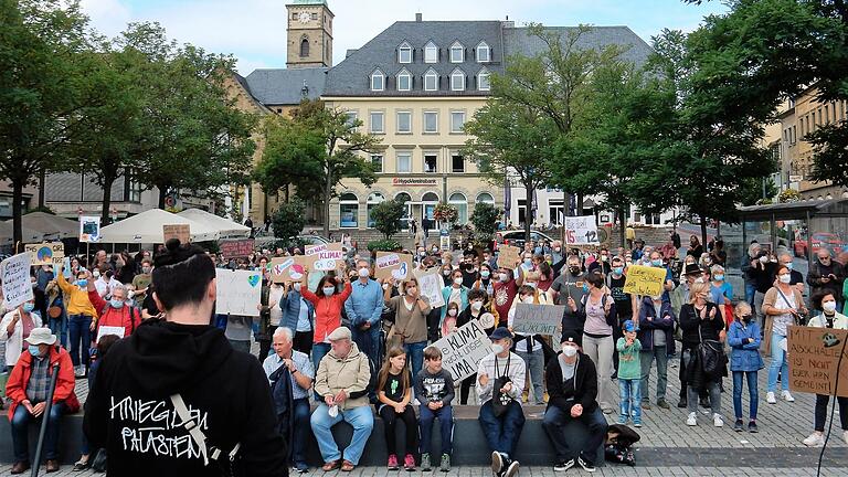 Über 400 Demonstranten folgten dem Aufruf zum Klimastreik auf dem Schweinfurter Marktplatz.