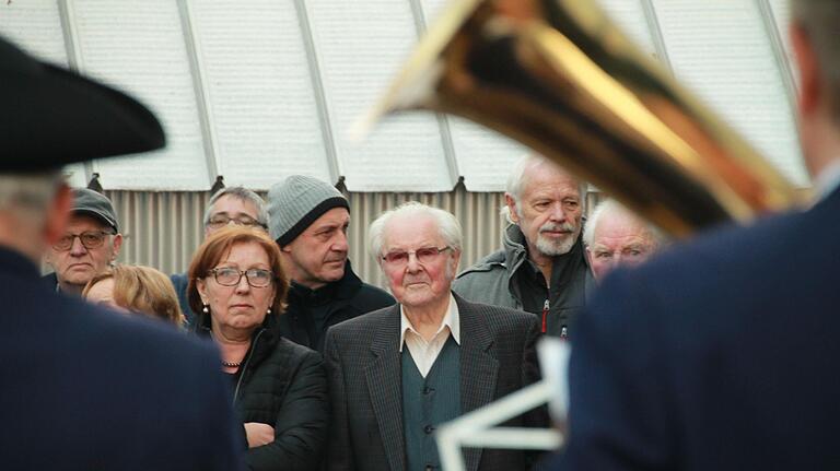 Zum 100. Geburtstag gab die Urspringer Blaskapelle für Alfred Hock ein Standkonzert. Zum 100. Geburtstag gab die Urspringer Blaskapelle für Alfred Hock ein Standkonzert.