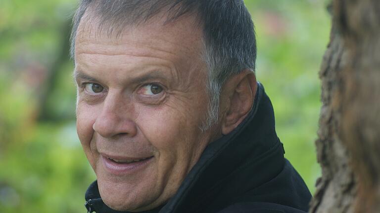 Klaus Körber ist Gartenbau-Ingenieur und Landwirtschaftsdirektor – und einer der Experten für Gehölze bei der Landesanstalt für Weinbau und Gartenbau in Veitshöchheim (LWG). Klaus Körber ist Gartenbau-Ingenieur und Landwirtschaftsdirektor – und einer der Experten für Gehölze bei der Landesanstalt für Weinbau und Gartenbau in Veitshöchheim (LWG).