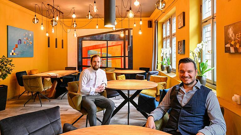 Ganz neu dabei: Das MiZAR in Würzburg, Nachfolger der Schiffbäuerin im Mainviertel, eröffnete im April 2024. Die Betreiber sind Konstantin Kuntzsch (li.) und Florian Mack. Ganz neu dabei: Das MiZAR in Würzburg, Nachfolger der Schiffbäuerin im Mainviertel, eröffnete im April 2024. Die Betreiber sind Konstantin Kuntzsch (li.) und Florian Mack.