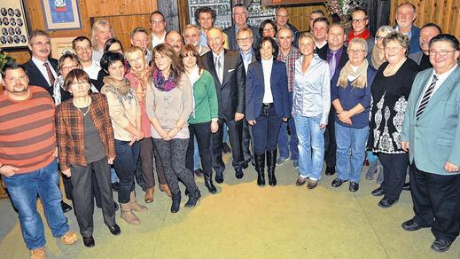 Freie Wähler hatten die Wahl: Diese Frauen und Männer wollen nach der Wahl am 16. März 2014 für die Freien Wähler – FBW Kitzingen in den Kreistag einziehen. Am Montag wurden sie von der Mitgliederversammlung einstimmig nominiert. Freie Wähler hatten die Wahl: Diese Frauen und Männer wollen nach der Wahl am 16. März 2014 für die Freien Wähler – FBW Kitzingen in den Kreistag einziehen. Am Montag wurden sie von der Mitgliederversammlung einstimmig nominiert.