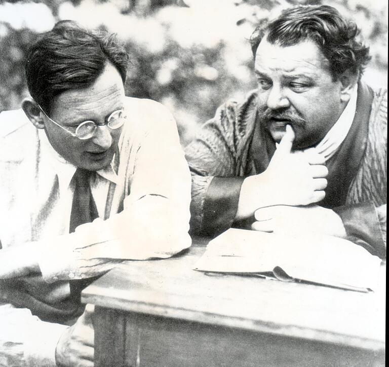 Max Mohr pflegte Kontakte zu vielen bekannten Autoren seiner Zeit, hier bei einem Treffen mit Heinrich George. Max Mohr pflegte Kontakte zu vielen bekannten Autoren seiner Zeit, hier bei einem Treffen mit Heinrich George.