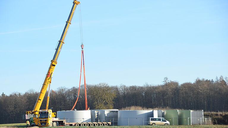 Die Fundamente stehen, aber weiter darf am Windpark Wülfershausen/Wargolshausen nicht gebaut werden. Das hat der Landtag an diesem Mittwoch mit einer Änderung der Bayerischen Bauordnung beschlossen. Die Fundamente stehen, aber weiter darf am Windpark Wülfershausen/Wargolshausen nicht gebaut werden. Das hat der Landtag an diesem Mittwoch mit einer Änderung der Bayerischen Bauordnung beschlossen.