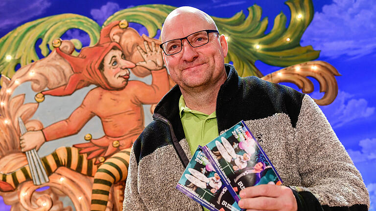 Im vergangenen Jahr sollte für Matthias Burger der Traum in Erfüllung gehen, einmal bei der Generalprobe zur 'Fastnacht in Franken' dabei zu sein. Kurz vorher rettete er einen Mann aus dem Main und zog sich eine schwere Grippe zu. Jetzt wird er von BR und Fastnacht-Verband eingeladen. Im vergangenen Jahr sollte für Matthias Burger der Traum in Erfüllung gehen, einmal bei der Generalprobe zur 'Fastnacht in Franken' dabei zu sein. Kurz vorher rettete er einen Mann aus dem Main und zog sich eine schwere Grippe zu. Jetzt wird er von BR und Fastnacht-Verband eingeladen.