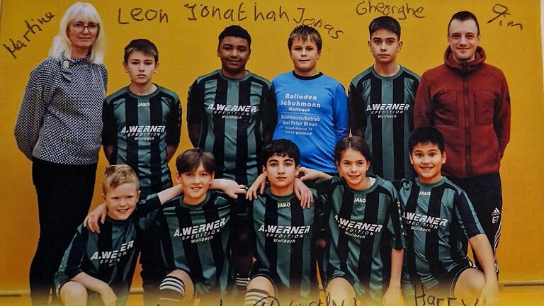 Teilnehmer des Bìlovec Cups 2023 von der Mittelschule Bad Neustadt mit begleitender Vertretung des Lehrkörpers, Martina Müller, (links).
