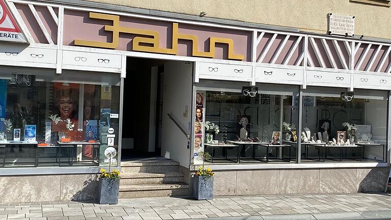 Der Eingang der Firma Jahn in Mellrichstadt soll in den kommenden Monaten behindertengerecht umgebaut werden. Der Eingang der Firma Jahn in Mellrichstadt soll in den kommenden Monaten behindertengerecht umgebaut werden.