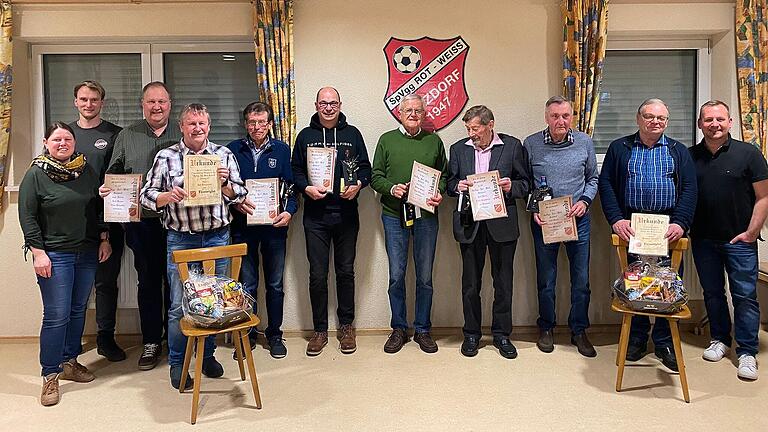 Auf dem Foto 2. Vorständin Simone Schubert, 2. Vorstand Simon Büschelberger, Ralf Baum (25 Jahre), Ehrenmitglied Ralf Kriegsmann, Rudi Heinrich (50 Jahre), Dirk Börger (40 Jahre), Walter Schad (60 Jahre), Hans Schätzlein (50 Jahre), Manfred Schindler (65 Jahre), Ehrenmitglied Bernhard Schubert, 1. Vorstand René Scheider.