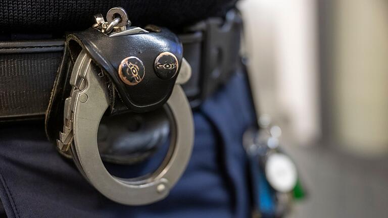 Bayerische Polizei       -  Der Verdächtige befindet sich in U-Haft. (Symbolfoto)