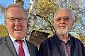 Bürgermeister Thomas Fischer und Jubilar Gerd Stäblein (rechts).&nbsp;