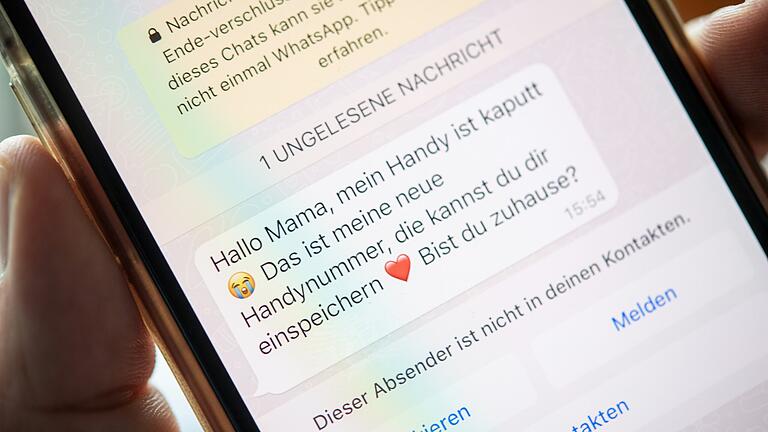 Die Polizei warnt: Betrüger geben sich bei Whatsapp als Sohn oder Tochter aus und bitten um Geld. Die Polizei warnt: Betrüger geben sich bei Whatsapp als Sohn oder Tochter aus und bitten um Geld.