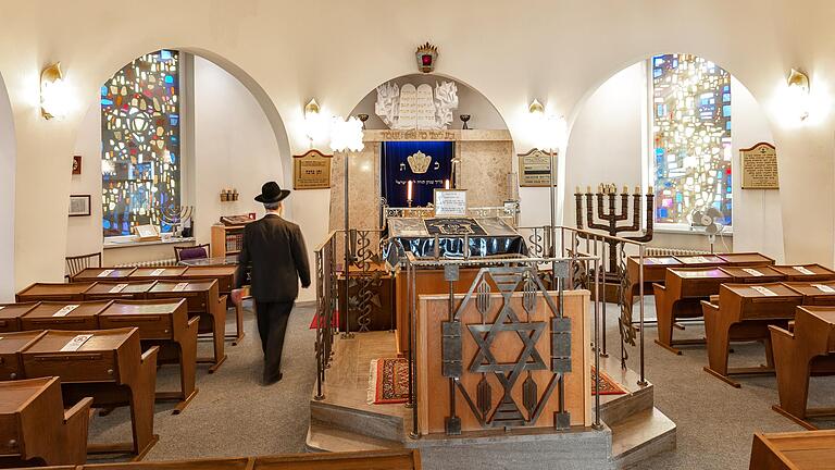 Jüdisches Leben ist hierzulande oft nur unter starken Sicherheitsauflagen möglich. Im Bild die Synagoge in Würzburg.