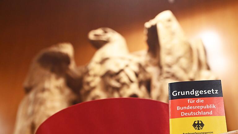 Bundesverfassungsgericht       -  Das Bundesverfassungsgericht hat seinen Sitz in Karlsruhe. Aufgaben, Entscheidungen, Richter und Präsidenten - hier finden Sie alle Infos zum BVerfG.