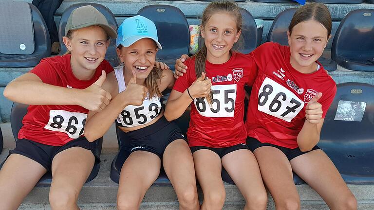 Der Oberthulbaer Nachwuchs gewann drei von vier Staffelrennen in Alzenau. Die U12-Mädchen mit (von links) Ida Wehner, Lina Füller, Mila Hartmann und Mia Vorndran kamen über 4 x 50 Meter den Bezirksrekord sehr nahe .       -  Der Oberthulbaer Nachwuchs gewann drei von vier Staffelrennen in Alzenau. Die U12-Mädchen mit (von links) Ida Wehner, Lina Füller, Mila Hartmann und Mia Vorndran kamen über 4 x 50 Meter den Bezirksrekord sehr nahe .