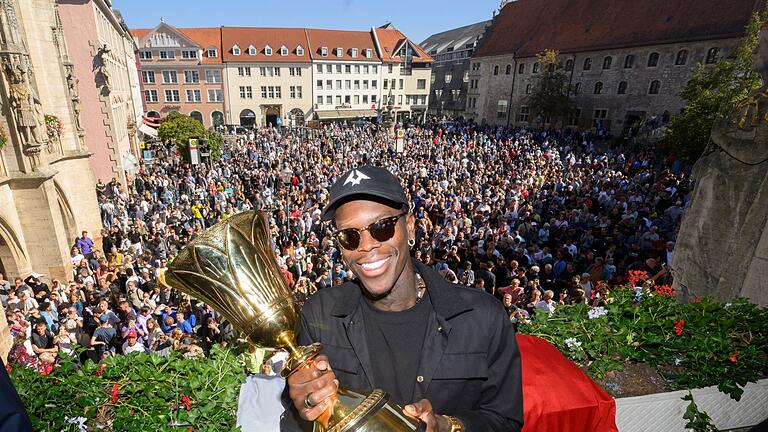 Dennis Schröder       -  Erst Weltmeister, dann Fahnenträger? Schröder ist bereit für die Olympia-Ehre.